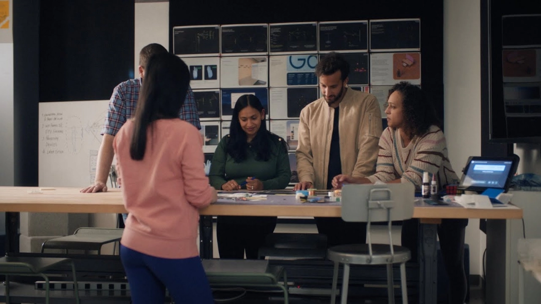 谷歌携手三星、高通推出安卓XR平台，重振虚拟现实领域雄风